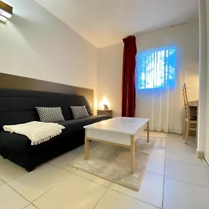 Appartement Superbe Studio Rénové Avec Piscine, Aix-en-Provence
